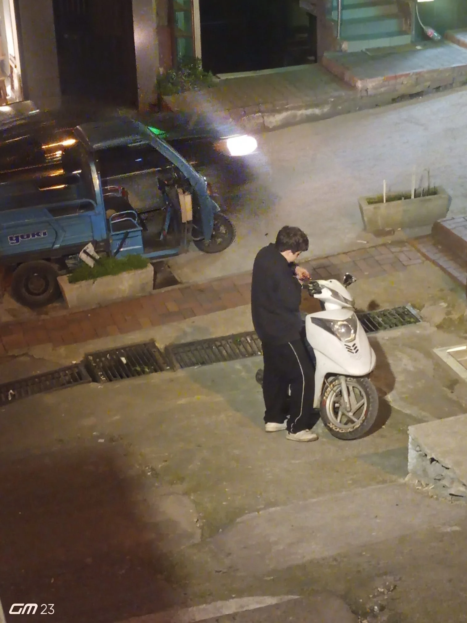 Elektrik tesatı yapılır 